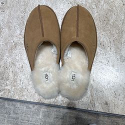 UGG - Men’s Slippers Size 10