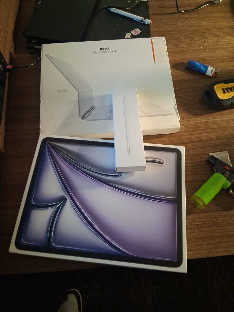 Ipad 13in With Pen And Keyboard