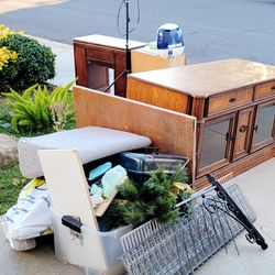 Free Furniture, and other FREE STUFF!!!