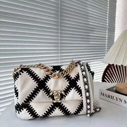 C Handbag Black And White Free Gift 