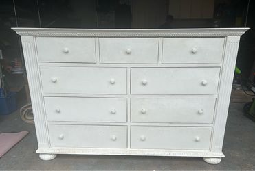 Dresser
