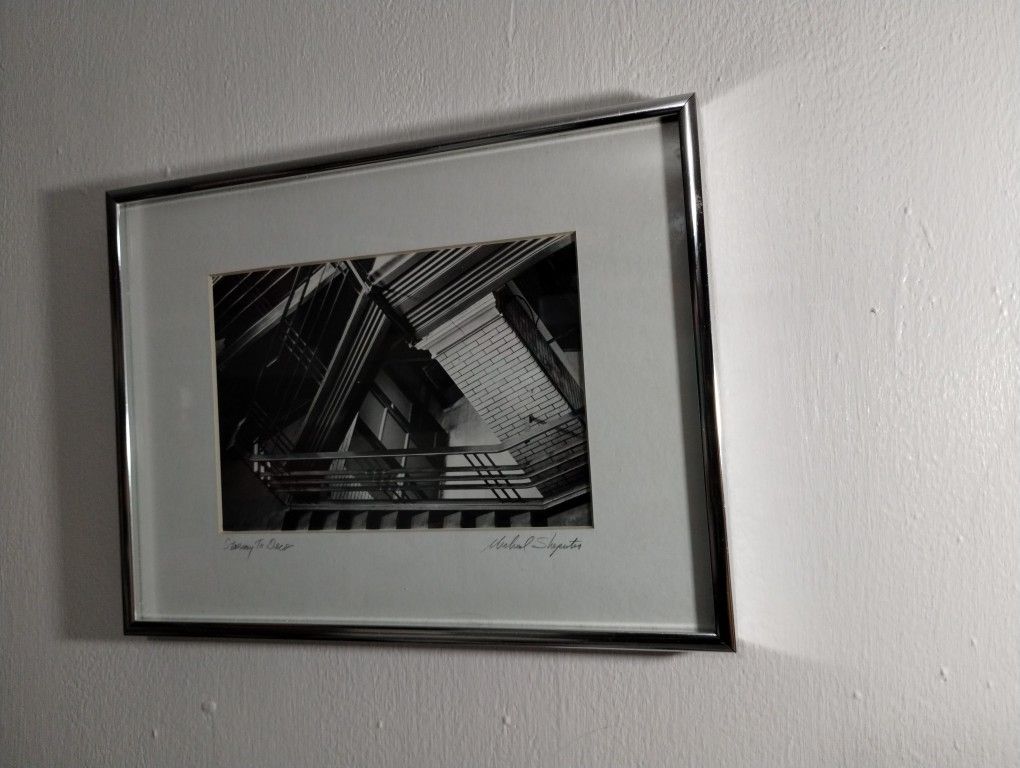 WHITE - BLACK SIGNED / FRAMED PHOTOGRAPHY ARTWORK 12"×10"