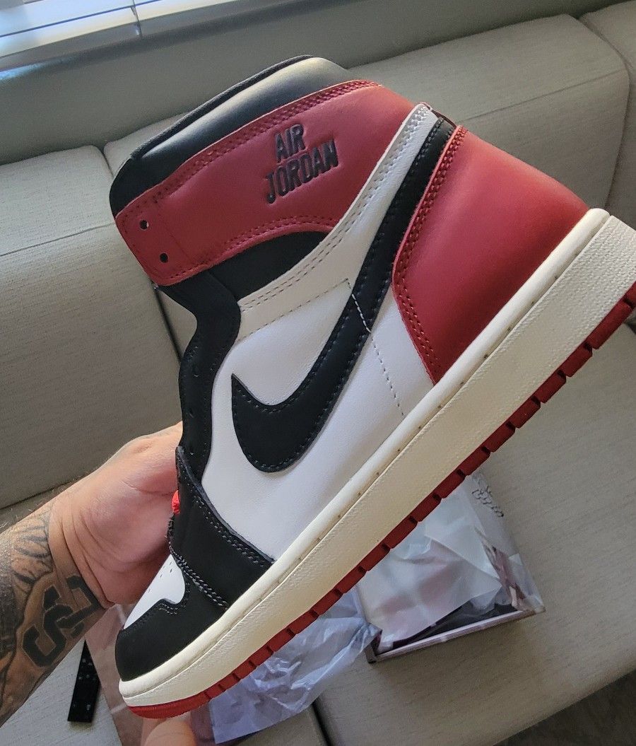 Air Jordan 1 OG High Black Toe