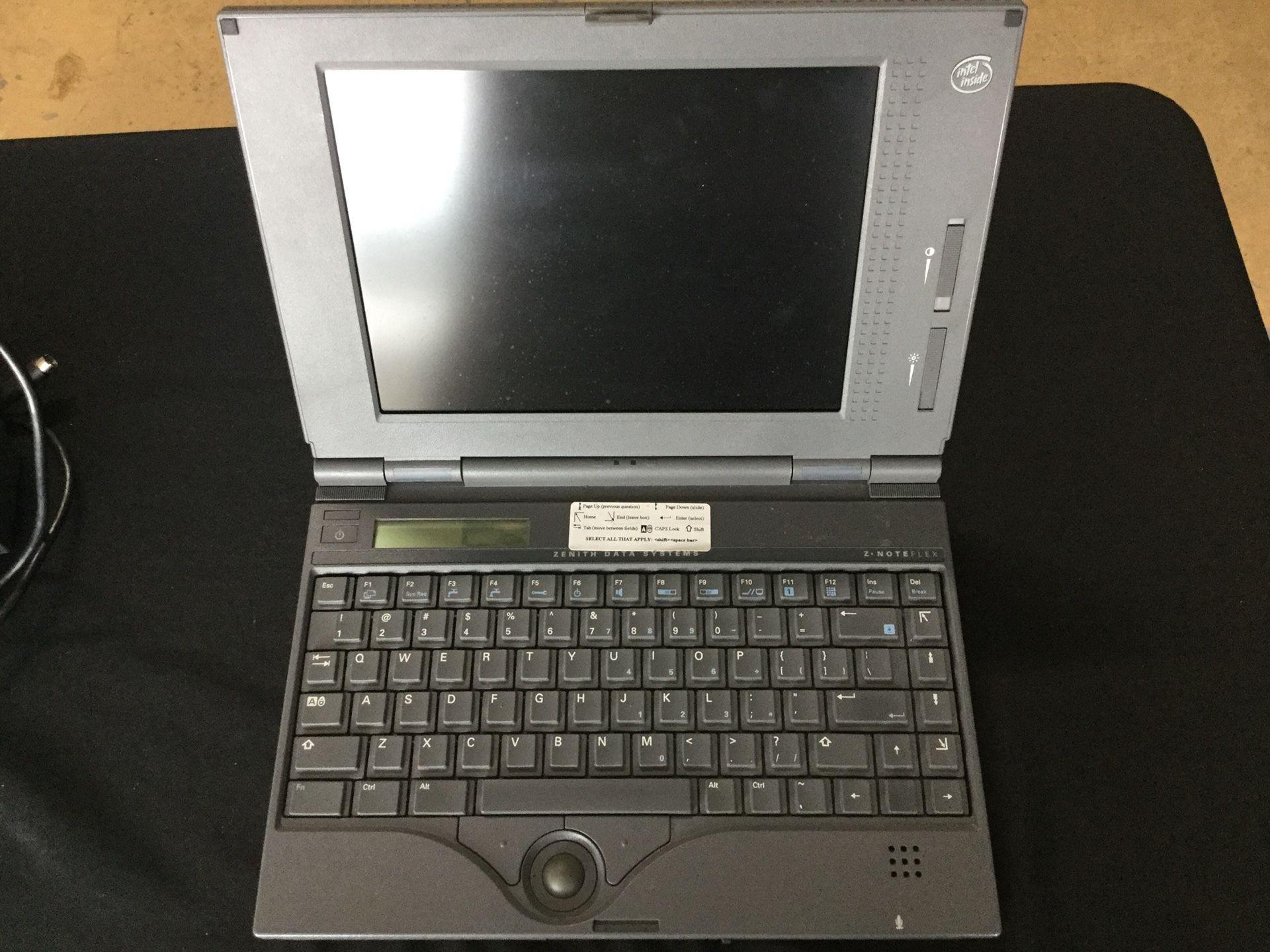 Vintage Zenith Data Systems #ZPR-1762-KF Laptop with Icon #005BLK carry case