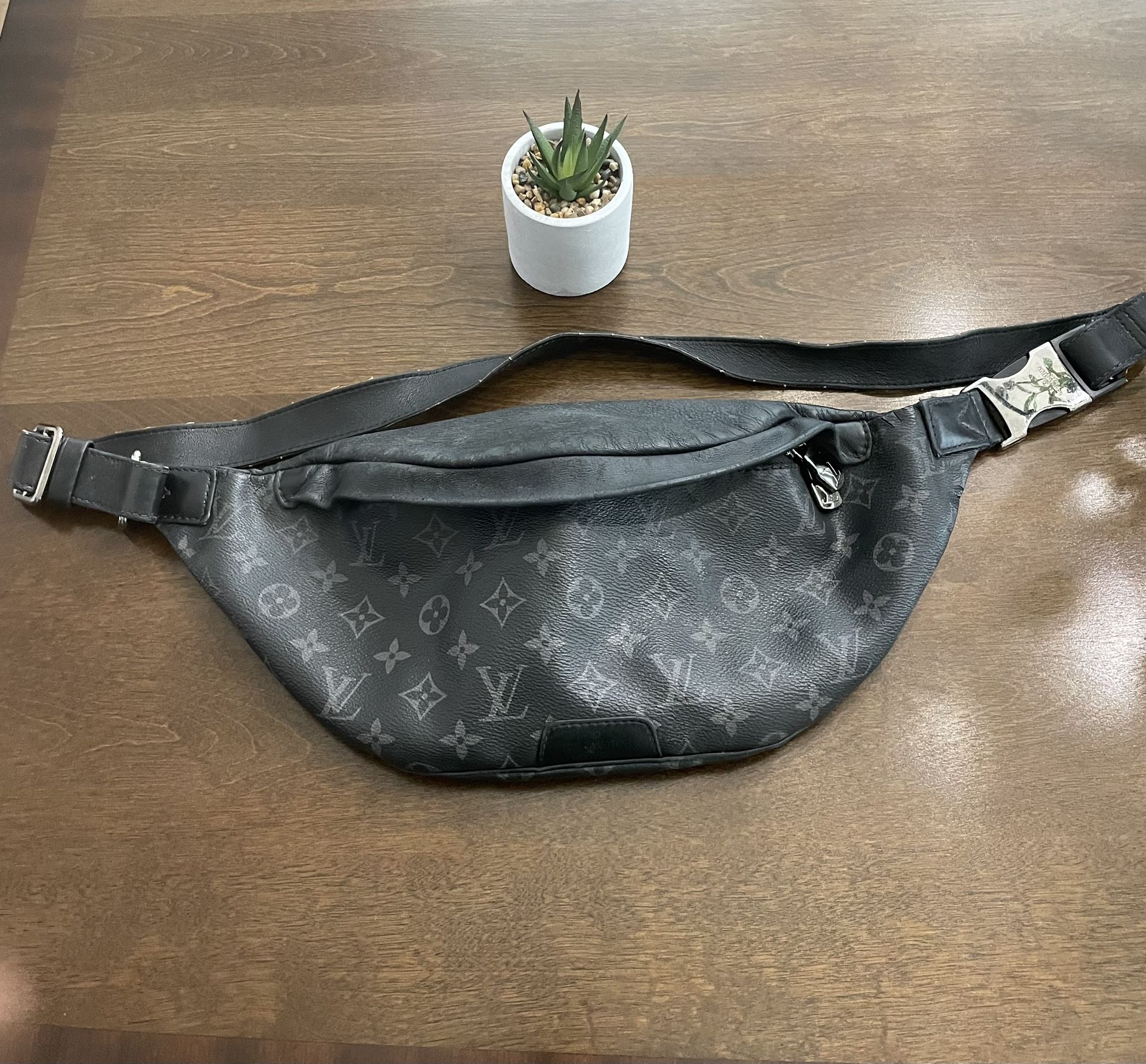 Louis Vuitton versatile bag (authentic)