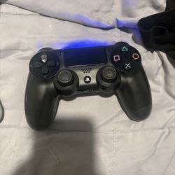 PS4 And Controllers 