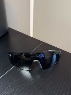 Black/black Oakley sunglasses Prizm P