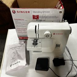 Singer M1000 Mending Machine