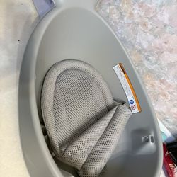 Baby Bath With Newborn Insert 