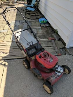 Toro self propelled lawn mower with bag for Sale in Brunswick OH