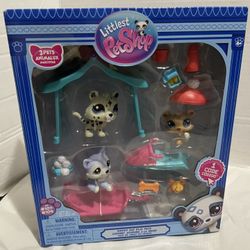 Brand New Littlest Pet Shop Snowy Day Play Pack Mystery Figures LPS Gen 7 New Toy Gift