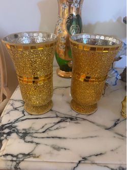 Gold mosaic vase.