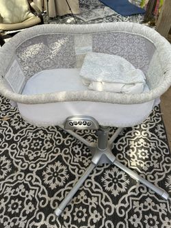 Halo Swivel Bassinest Sleeper