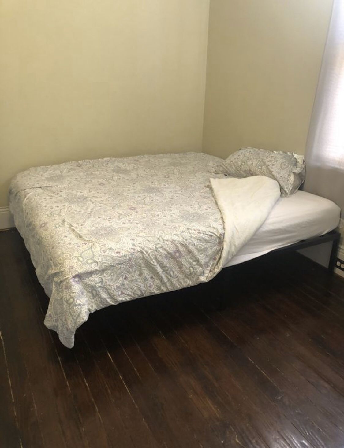King size bed with frame $50 to deliver