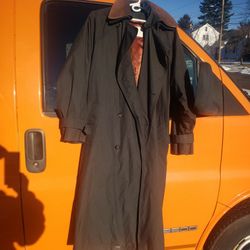 OVER COAT BY LONDON FOG , LEATHER COLLER, SIZE 42  REG. EXCELLENT WORKING 