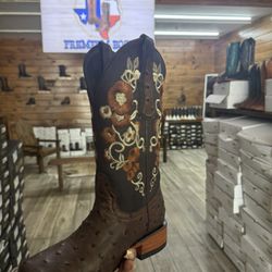BROWN BOOTS