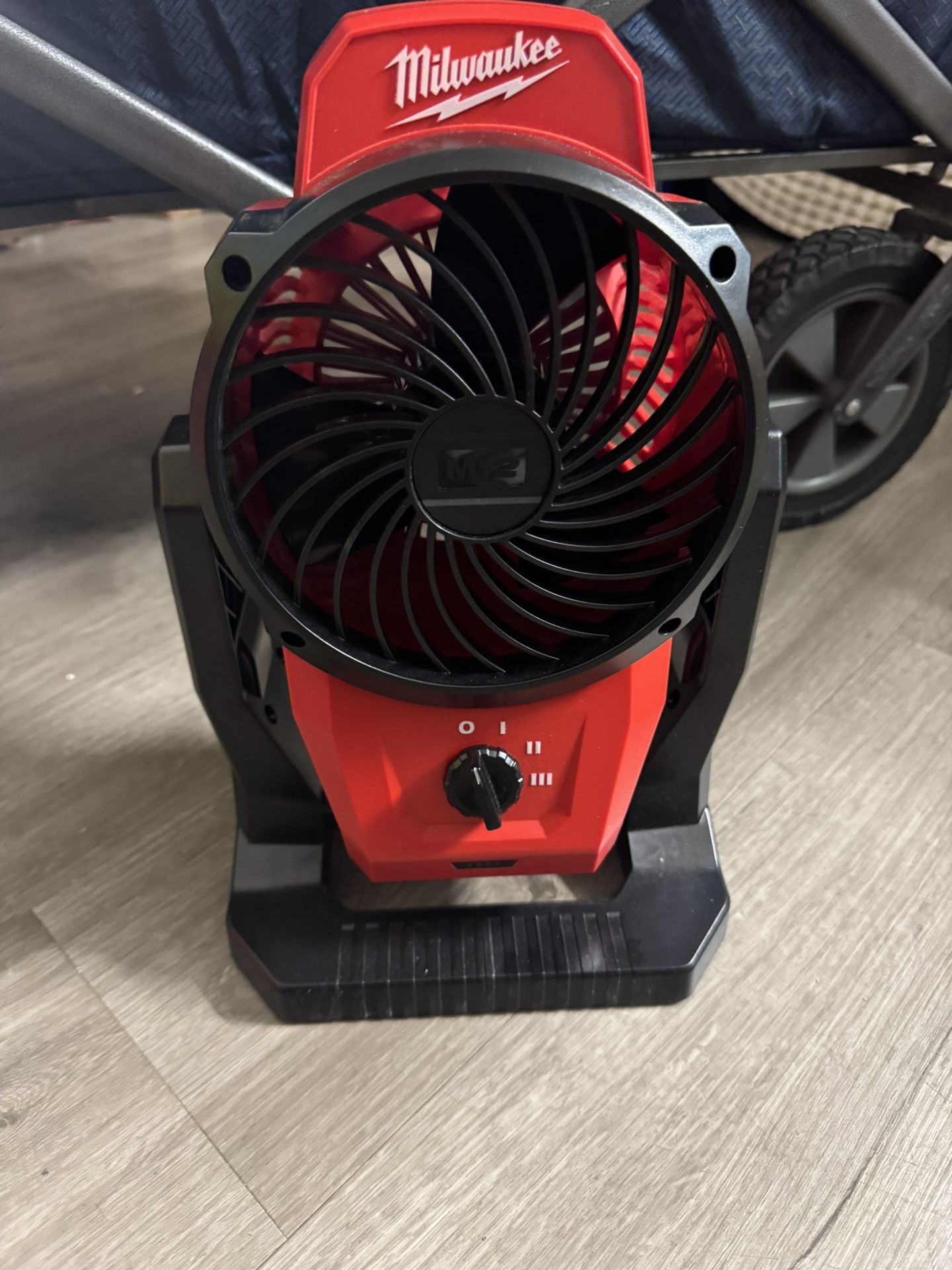 Milwaukee M12 Mounting Fan