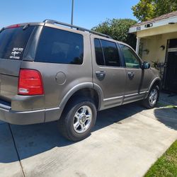03 Ford Explorer 
