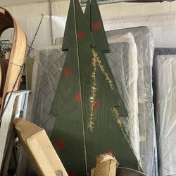 Freezer Decoration Sled & Christmas Tree 