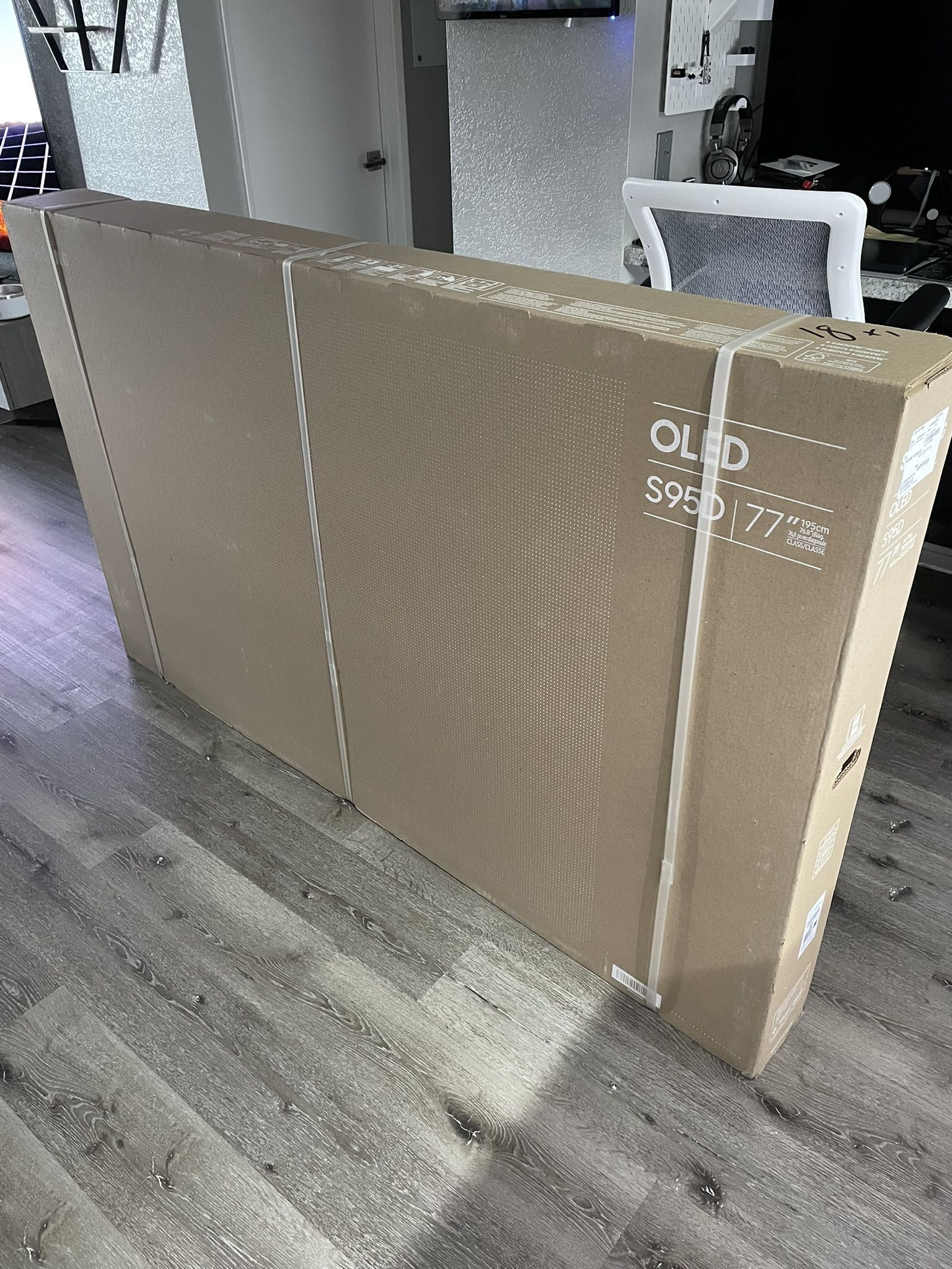 Samsung S95D 77” OLED 4K Smart TV Unopened Brand New