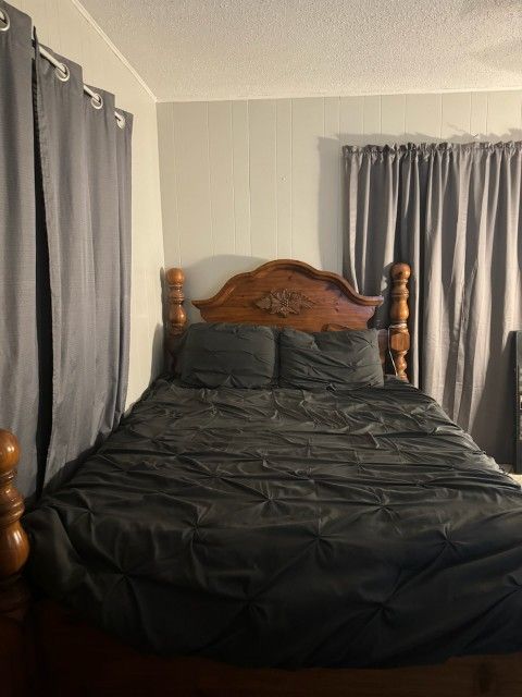 Bedroom Set-Queen/King
