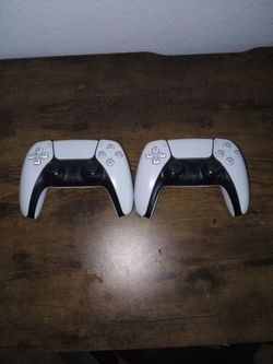 PS5 controllers