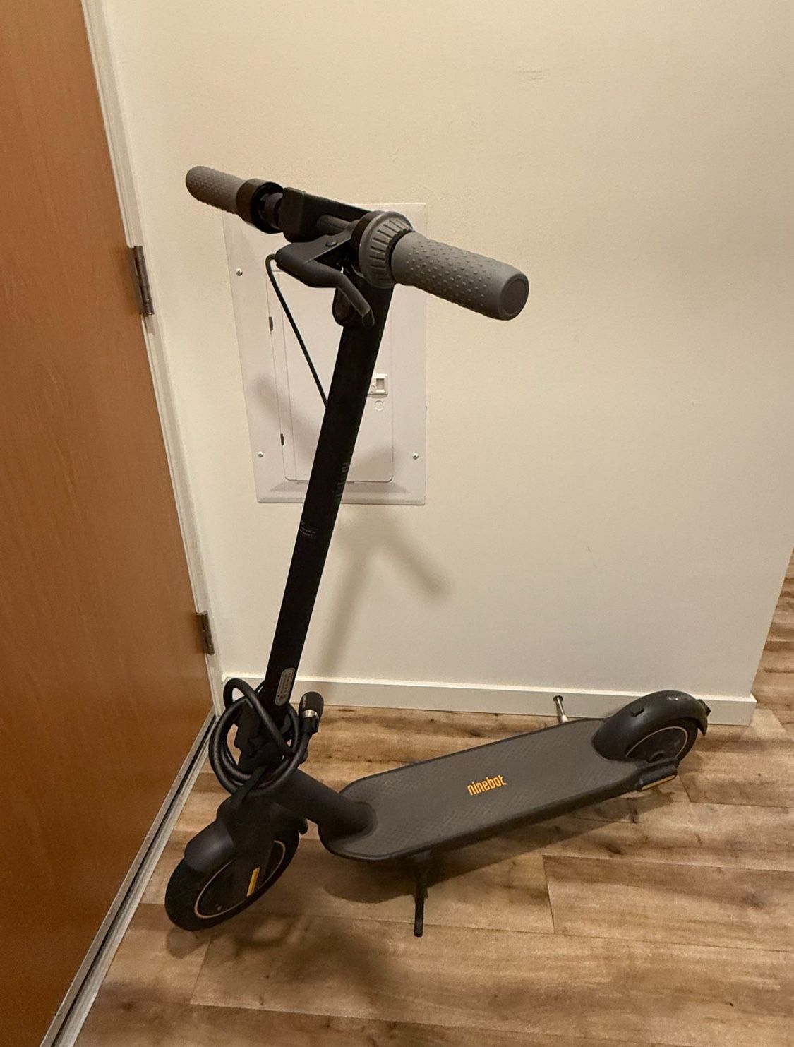 Ninebot KickScooter MAX G30 by Segway
