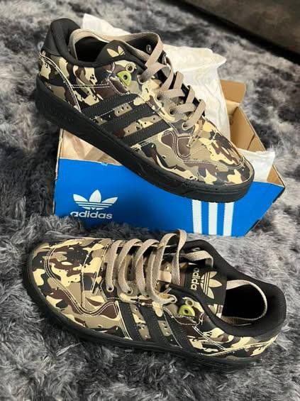 Adidas Camo Size 9