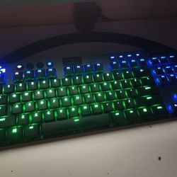 Logitech G915 TKL Light speed 