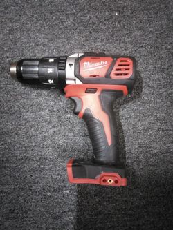 MILWAUKEE M18 1/2" HAMMER DRILL