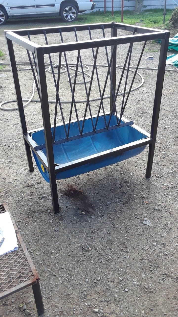 Goat feeder