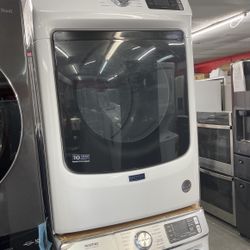 New Scratch And Dent Maytag Front Load Washer And Dryer Set. 1 Year Warranty 