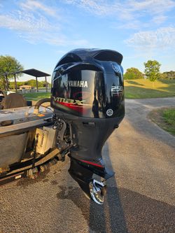 Running 2012 YAMAHA VF250LA SHO MAX Outboard Boat Motor (long shaft) 20"