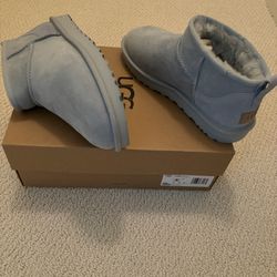 UGG New Womens Sz8