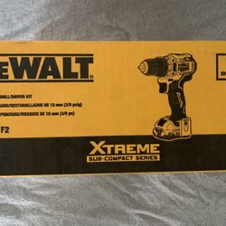 DEWALT XTREME 12-volt Max 3/8-in Keyless Brushless Cordless Drill ( 2 -Batteries Included, and Charg