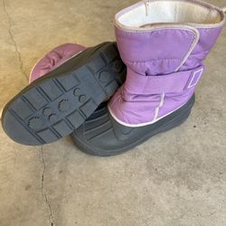 Girls purple snow boots size 4 