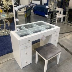 Three-piece vanity set He in