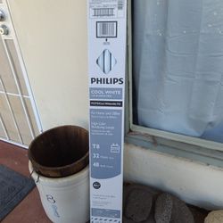 Phillips T8 34watt 48in Bulbs 10 Pack