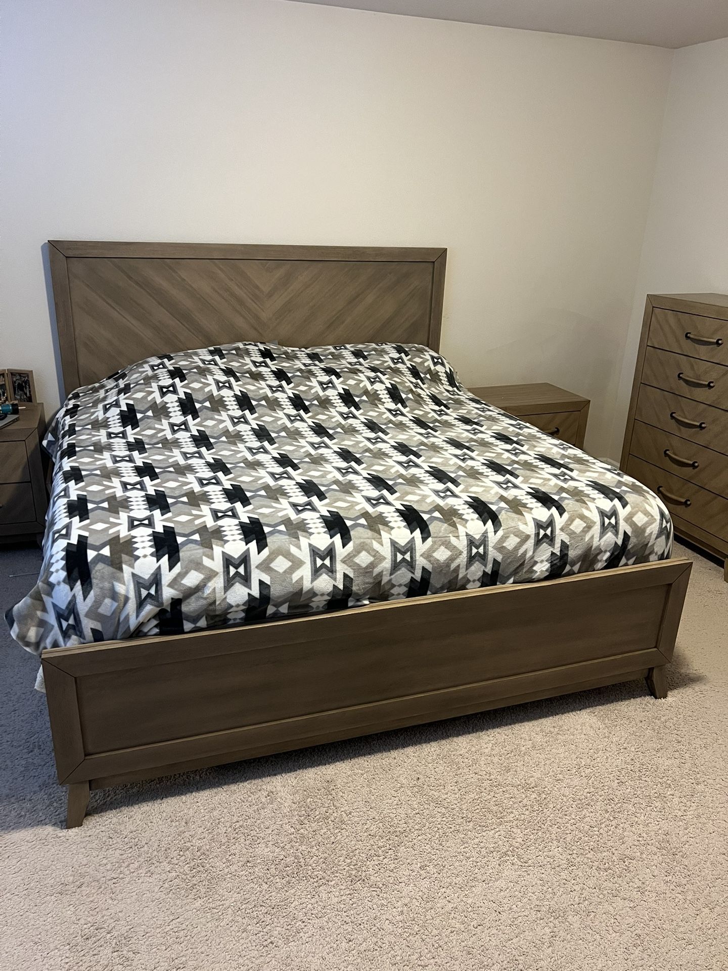 Dezerey 6 Piece King Bedroom Set Millwood Pines $700 Off Will Deliver