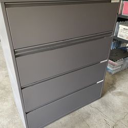 4 Drawer Metal Filing Cabinet. 