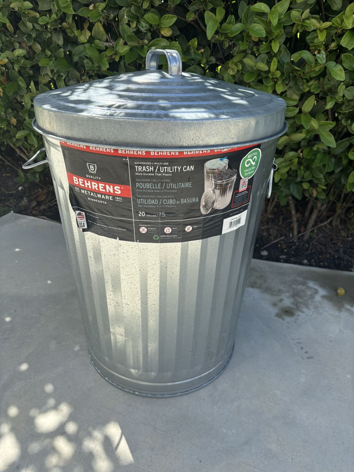 New 20 gallon galvanized garbage can