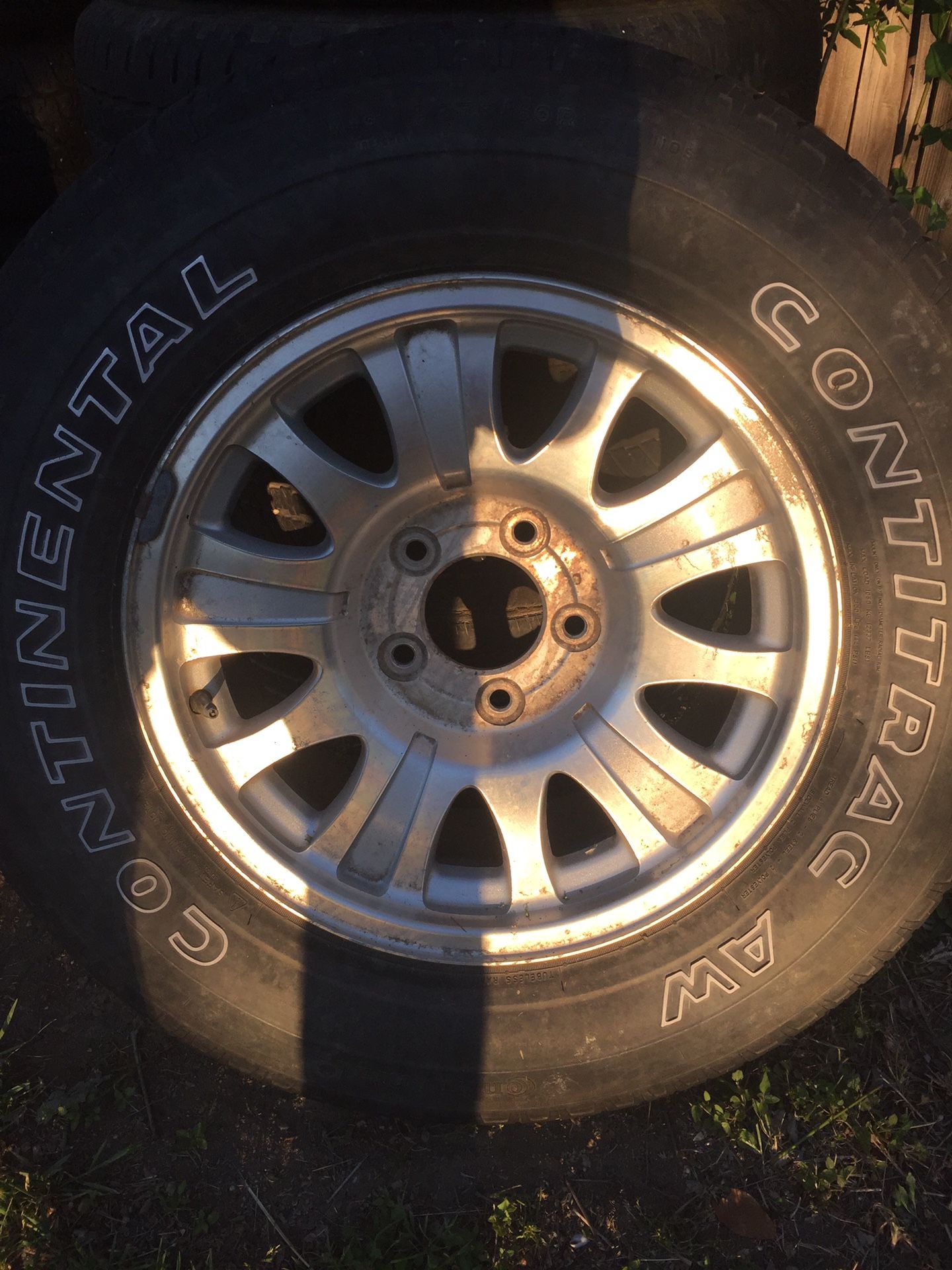 4 tires with rims Size P2 75/60 R 17