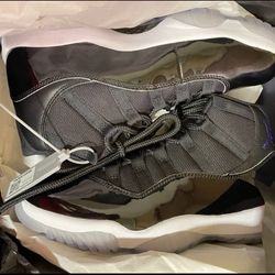 SPACE JAMS  BRAND NEW IN BOX SIZE 8