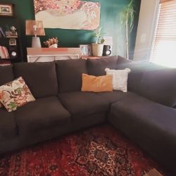 Comfy Right-Side Sectional – Great for Movie Nights