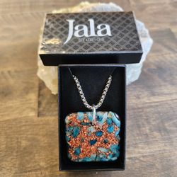 Handcrafted Orgonite Pendant – Calm Focus & Subtle Energy Protection

Square Orgonite Pendant with Apatite & Copper 