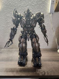 Megatron ThreeZero DLX Figure