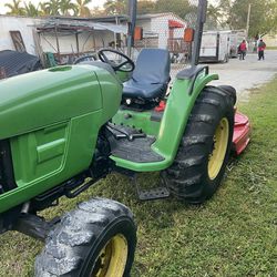 John Deere (4600) Tractor 4 Wheel Drive W/Bush Hogger