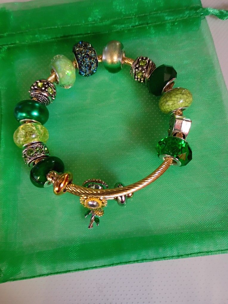 Cable Bracelet Emerald Green Charms