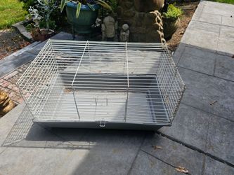 Free animal cage