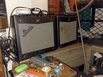 Fender and line 6 Electric guitar amplifiers sale.. (total of 5 amplifiers)